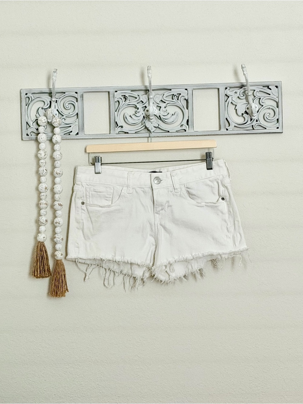 Express White Raw Hem Denim Shorts Size 8 Low Rise Cutoff Shorts